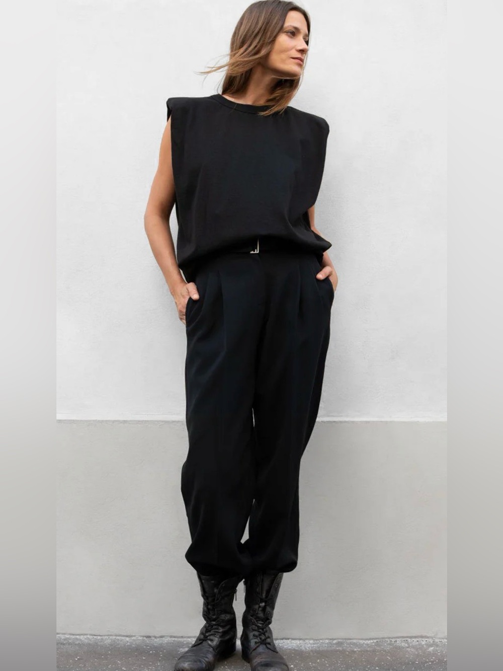 Frankie Shop Eva Padded Shoulder Muscle T-Shirt in Black - Picture 4 of 8